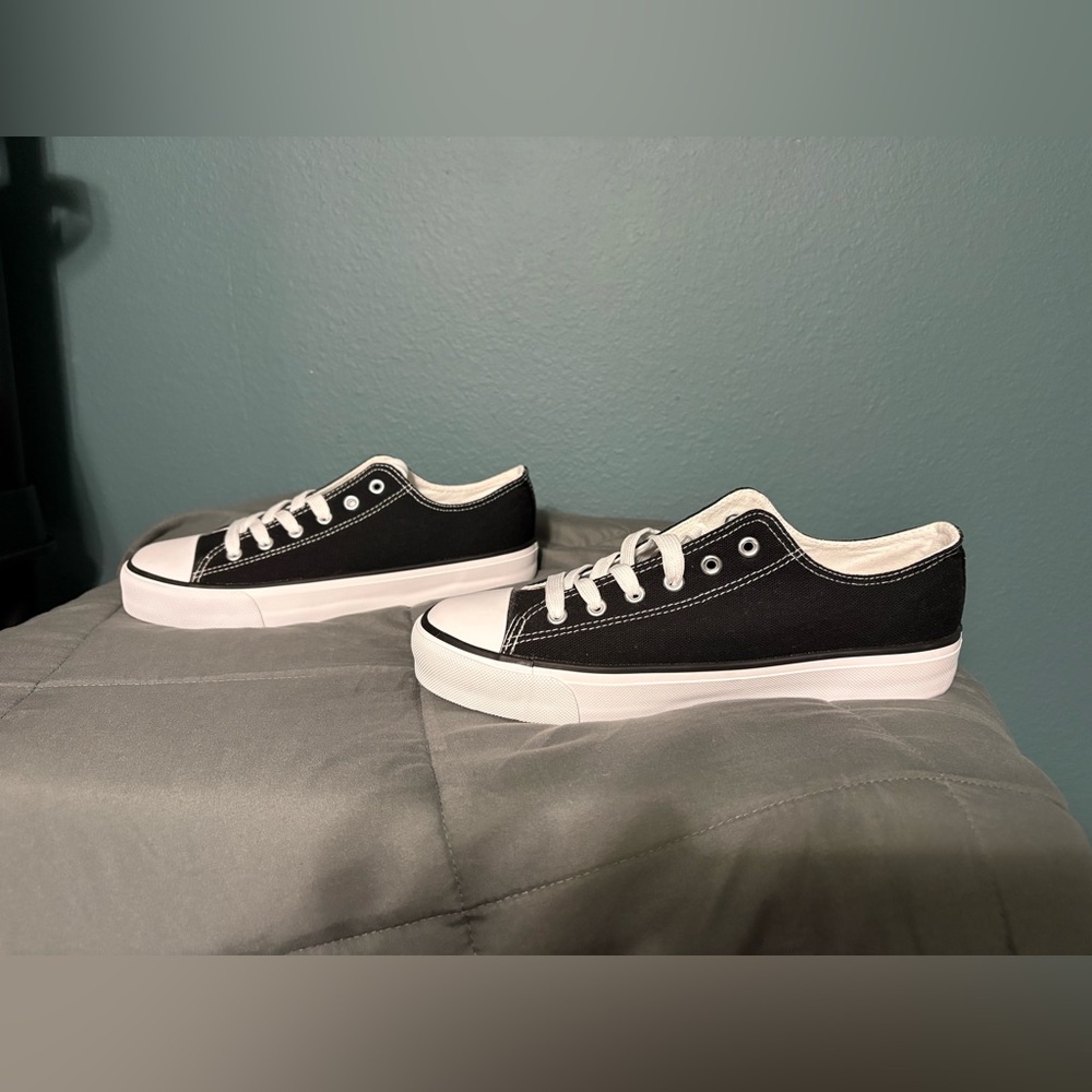 Women’s Canvas and shell top sneakers, black and white. Size 9.